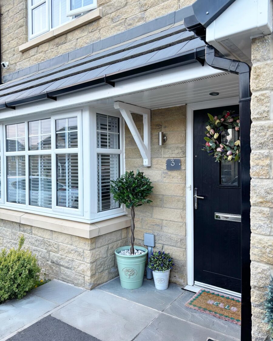 Stylish and Inviting Front Door Decor