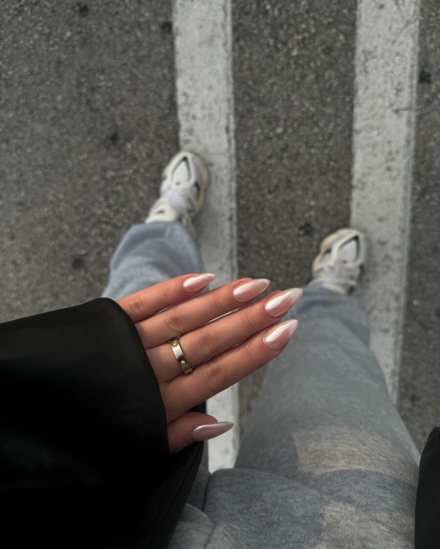 Chic nude nails for a casual vibe
