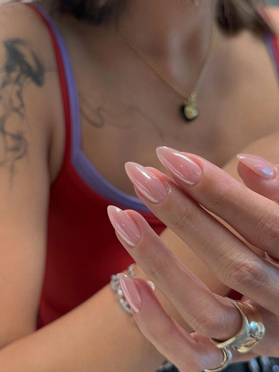 Stunning ombre nails with sharp tips