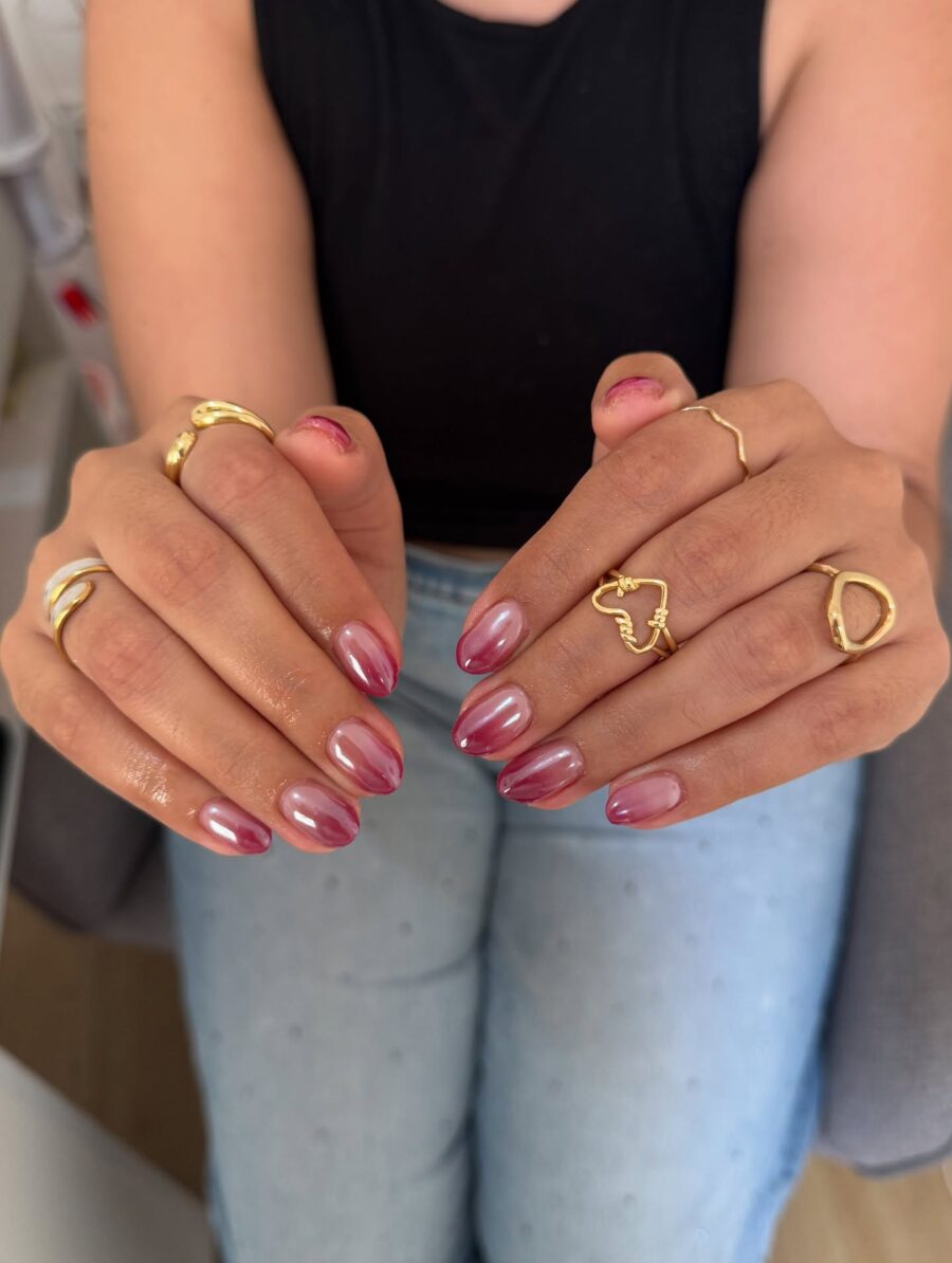 Glossy pink ombre nails with chic rings