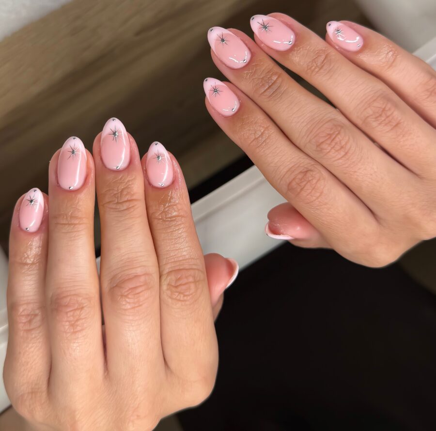 Chic starry pink nails with elegant finish