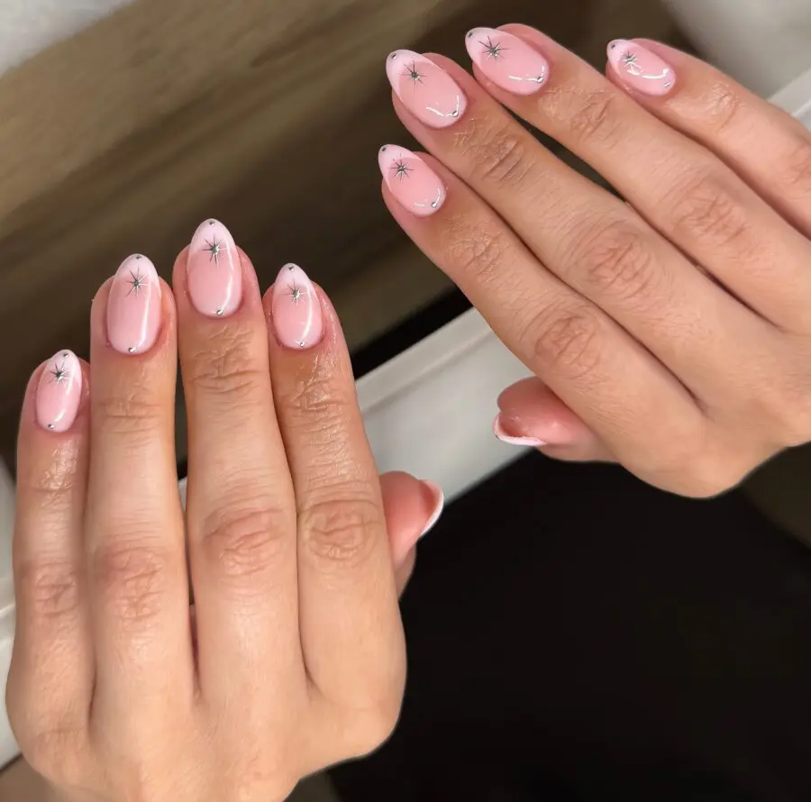 Chic starry pink nails with elegant finish