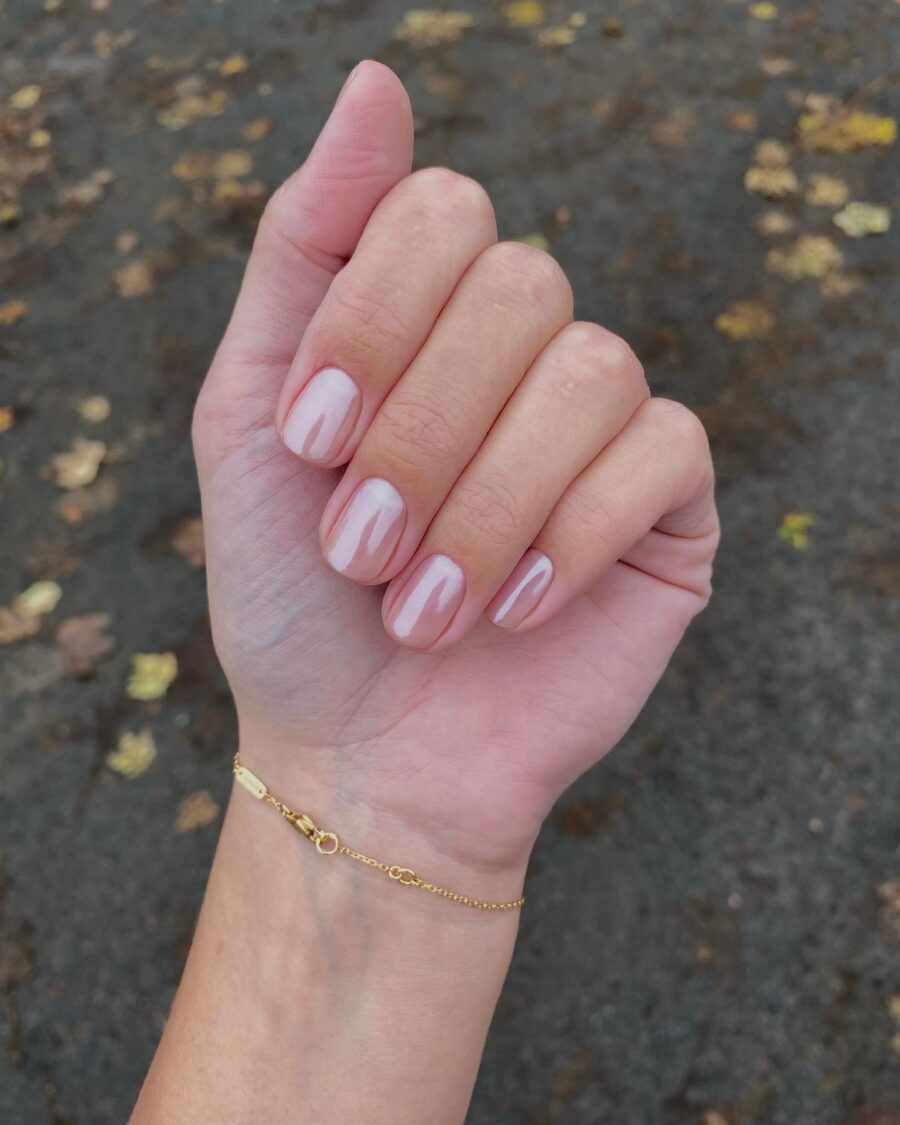 Elegant natural nails in soft pink hue