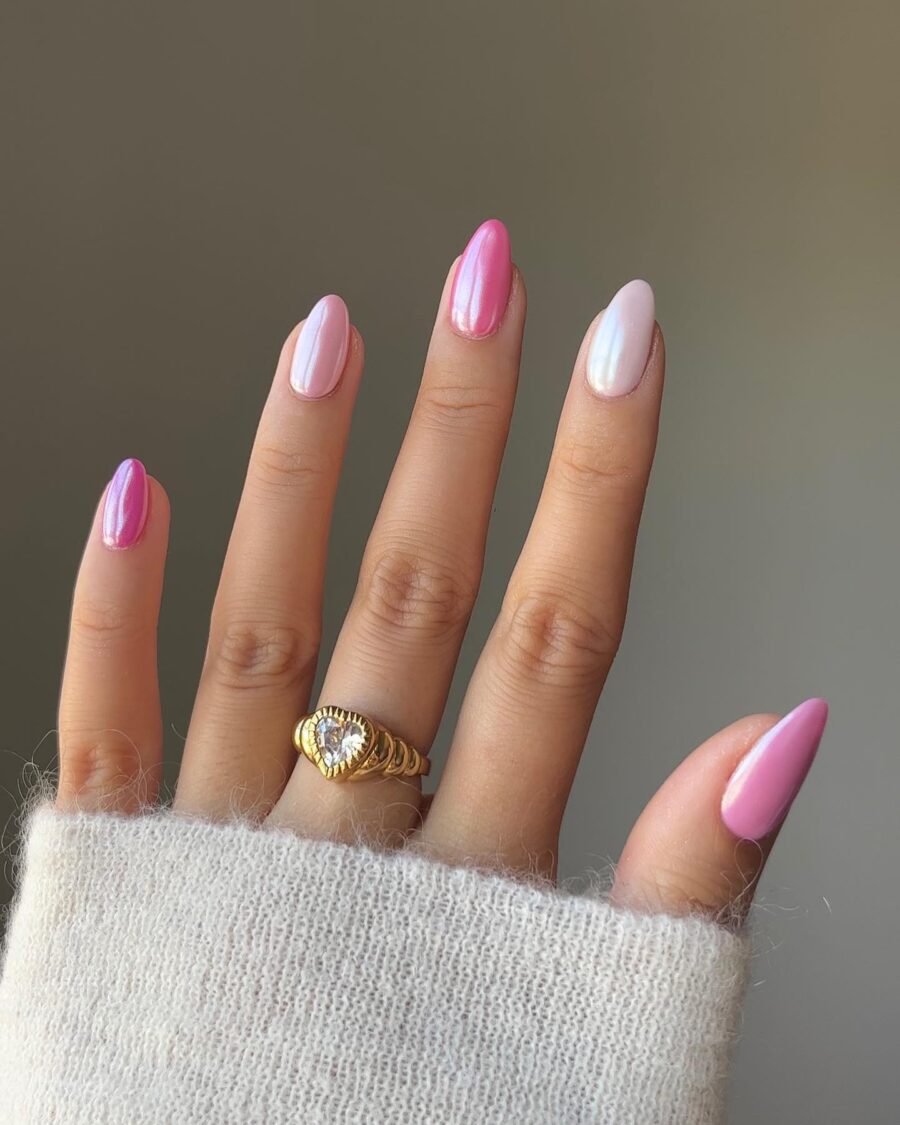Chic Pink Ombre Oval Nails with Gold Ring
