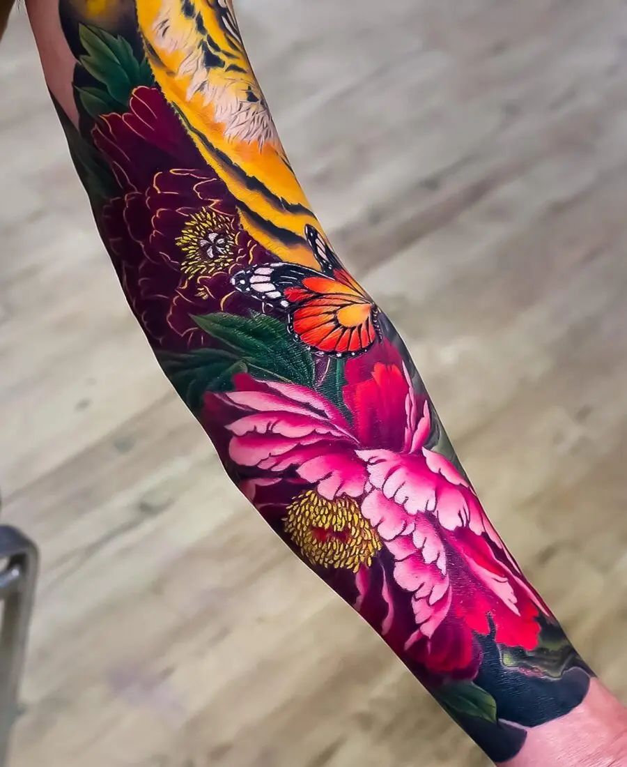 Stunning Japanese tattoo showcasing vivid flowers
