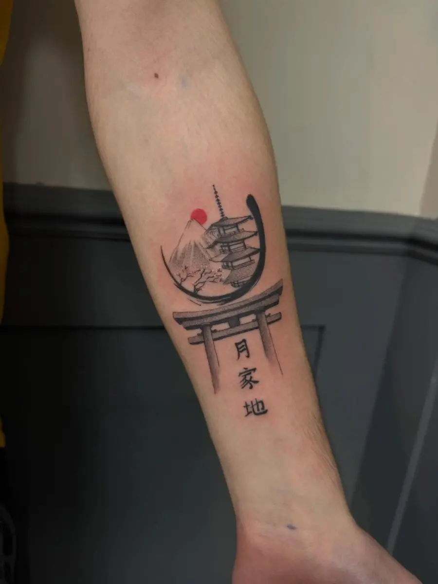 Elegant Japanese Tattoo with Rooster Motif