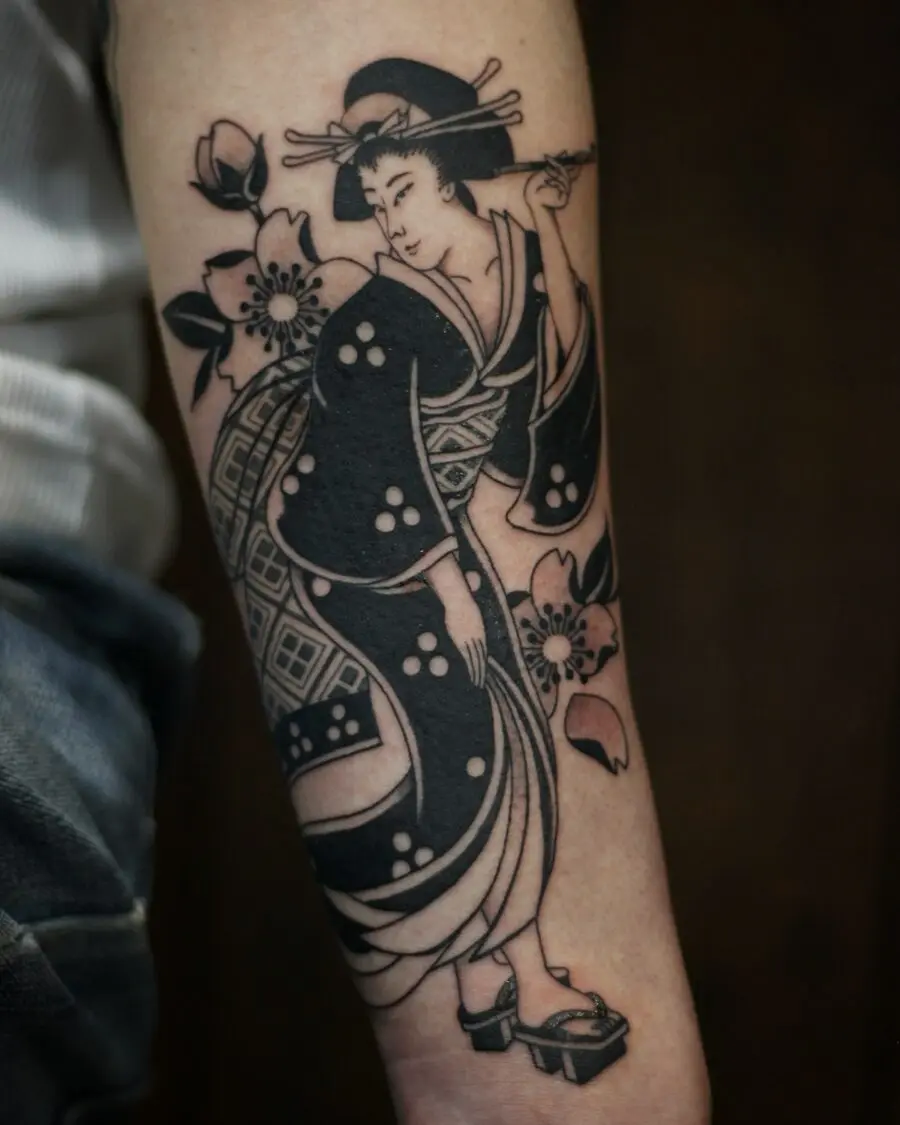 Stunning geisha design with floral accents