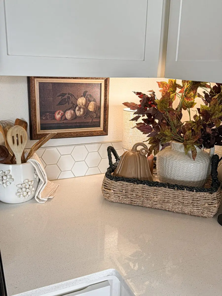 Charming Kitchen Decor with Vintage Touch