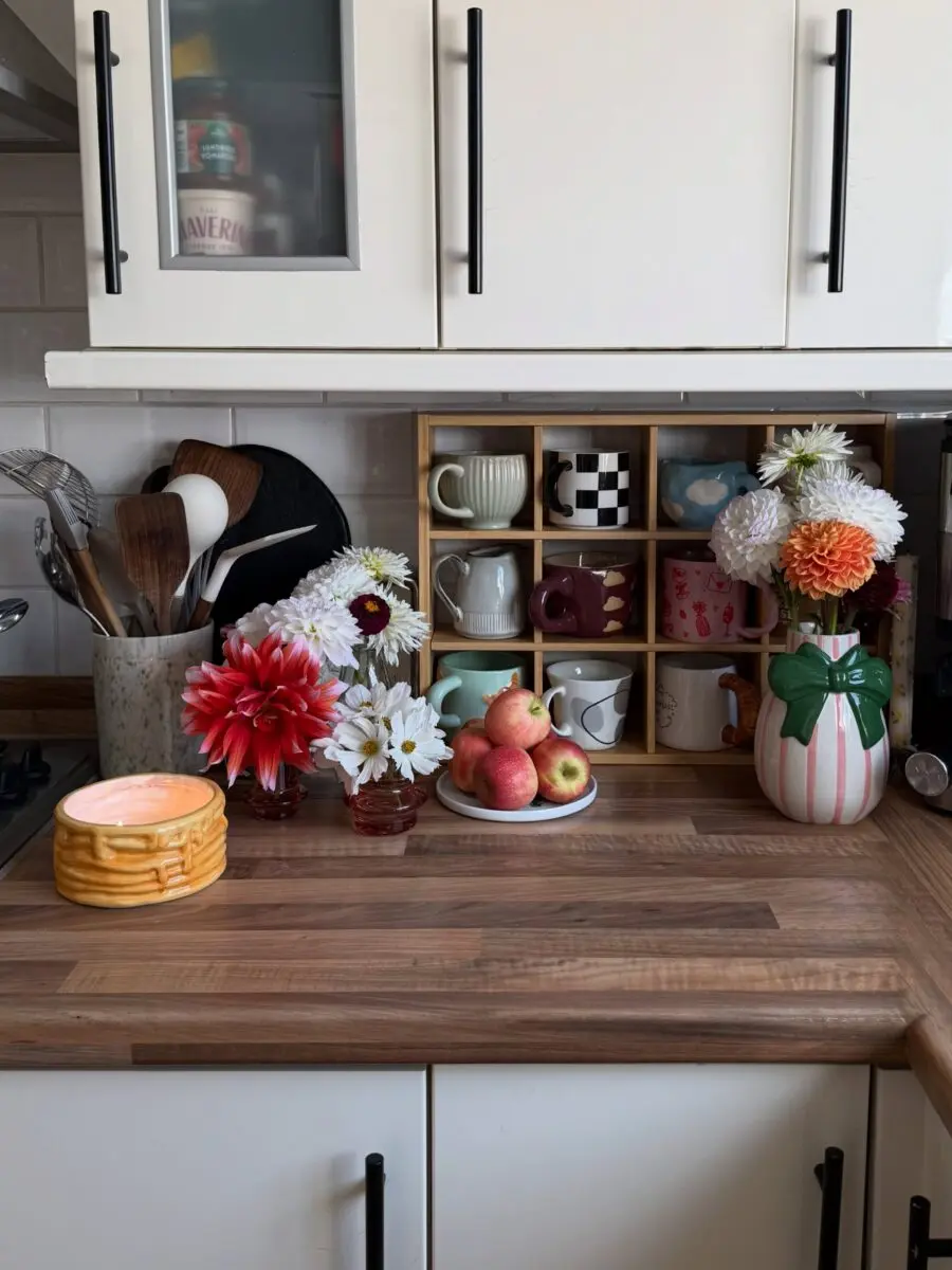 Charming kitchen counter adornment ideas