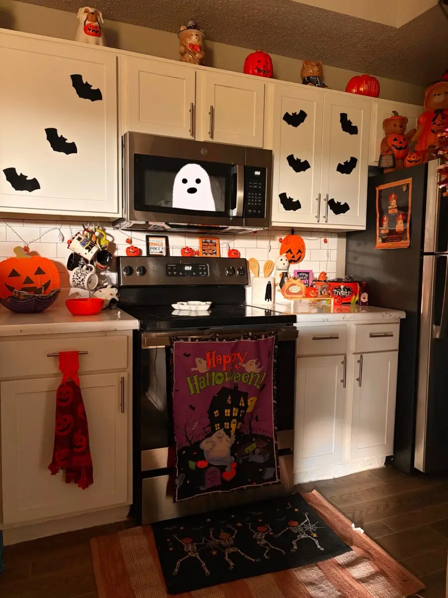 Fun and festive Halloween kitchen decorations