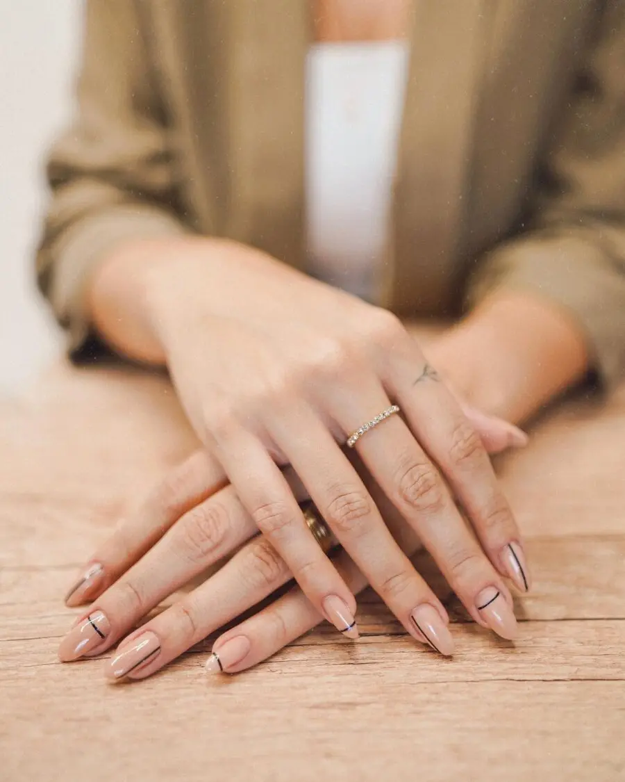 Elegant minimalist nails for a chic look