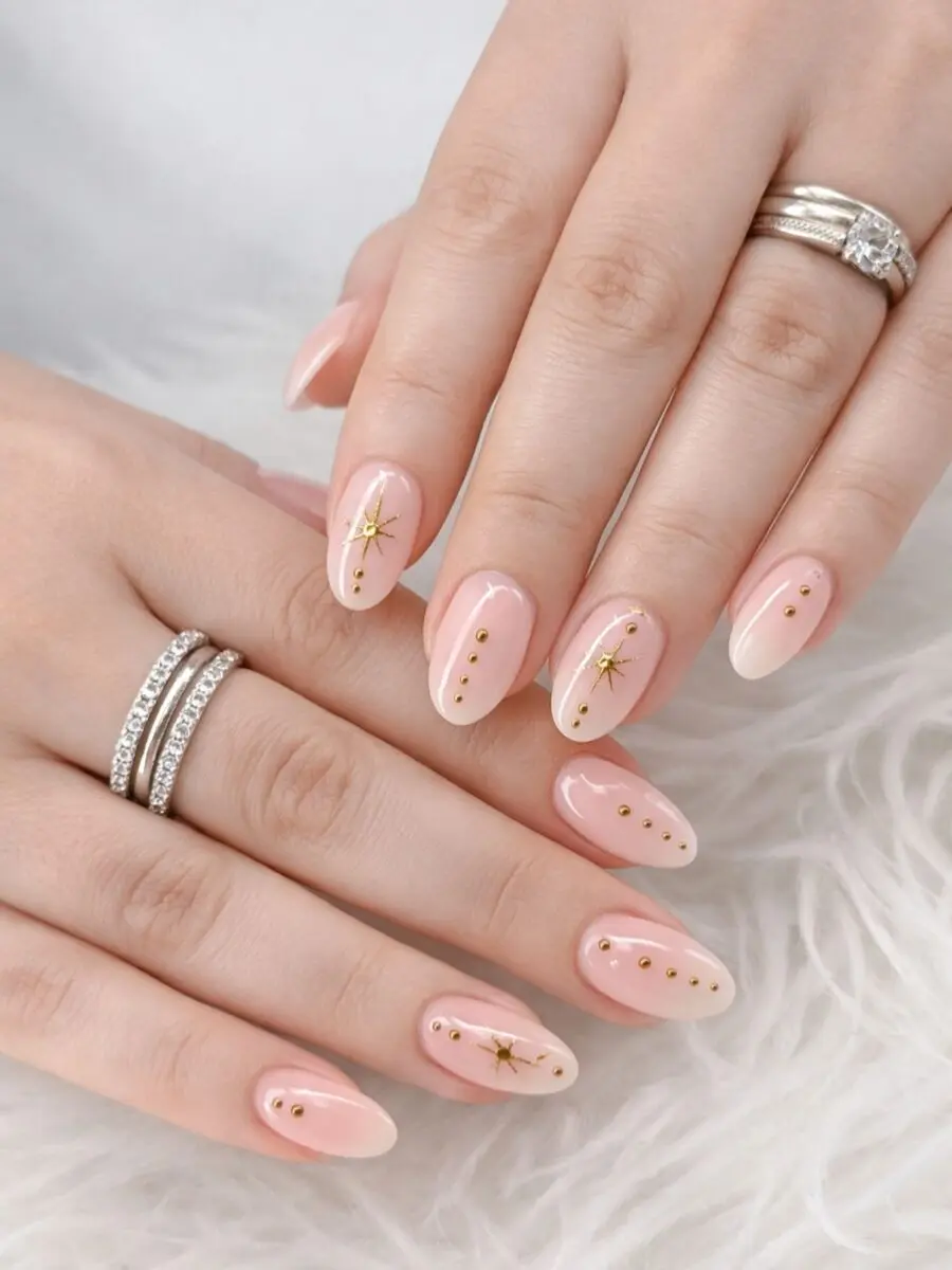 Chic minimalist nails with golden accents