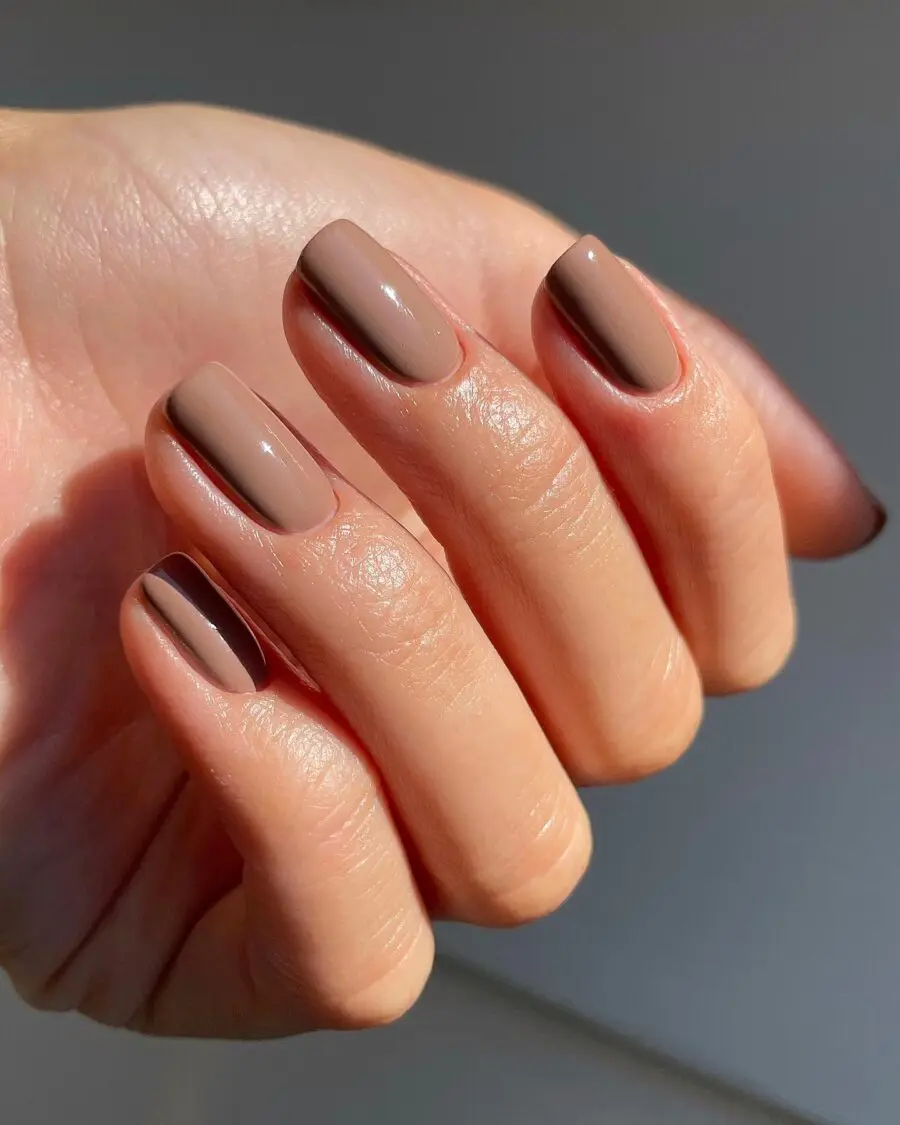 Elegant minimalist nails in earthy tones