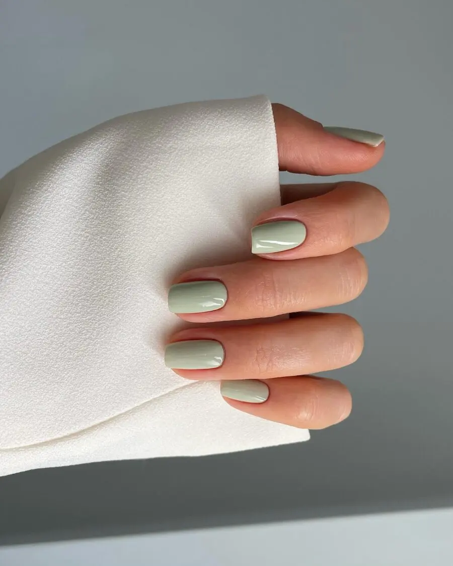Elegant light green minimalist nail design
