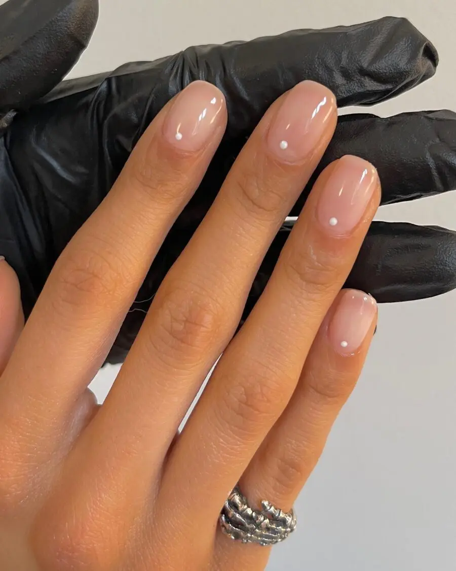 Elegant minimalist nails with subtle accents