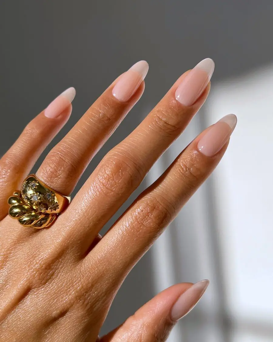 Elegant minimalist nails for understated sophistication