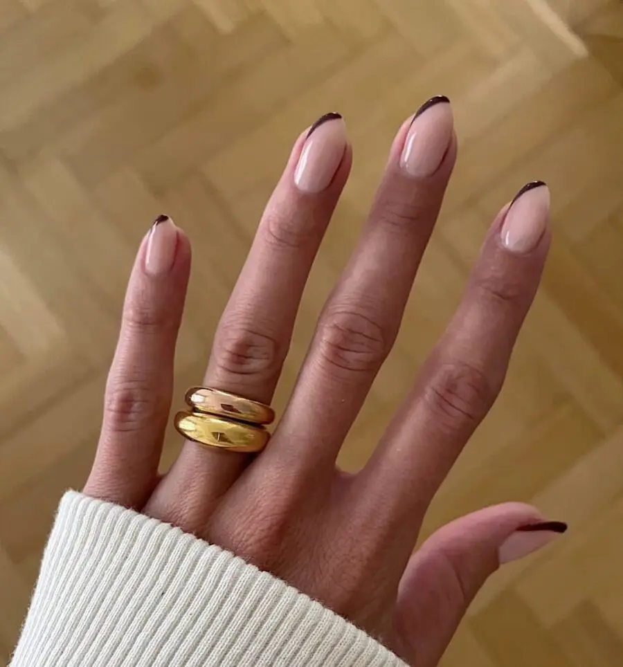 Elegant minimalist nails with subtle color accents