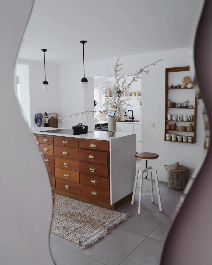 Chic and Functional Kitchen Counter Design