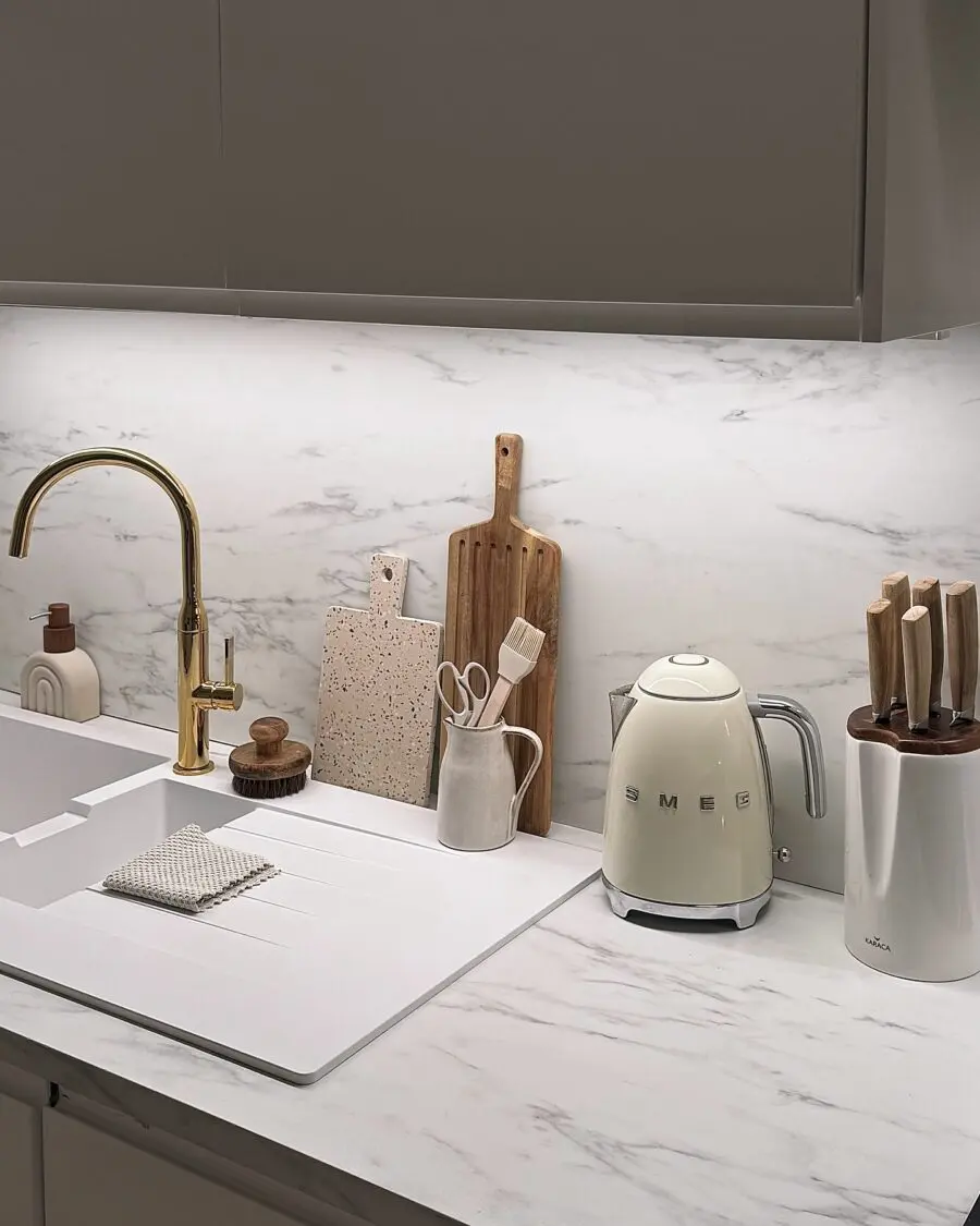 Sleek and Functional Kitchen Counter Arrangement