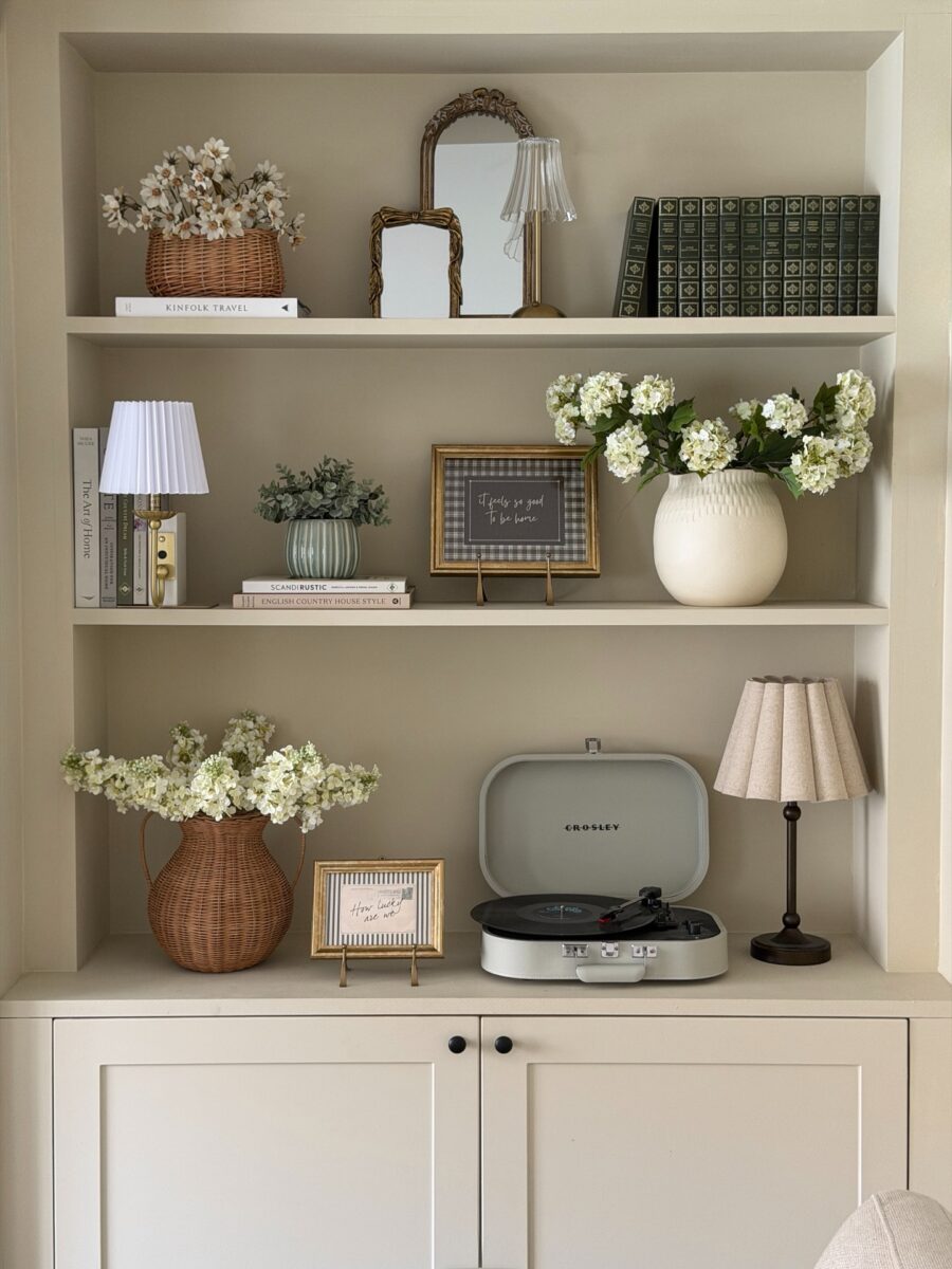 Charming shelf decor with a vintage touch