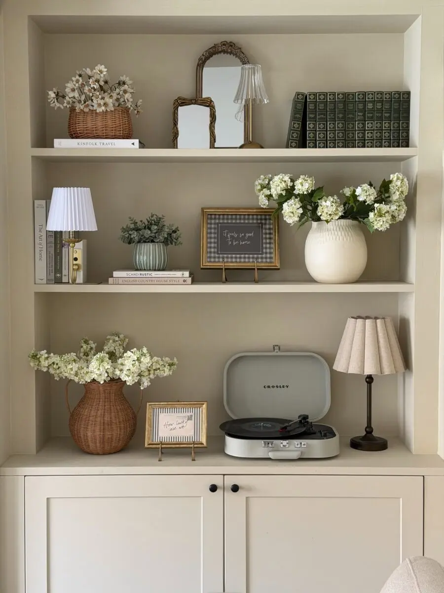 Charming shelf decor with a vintage touch