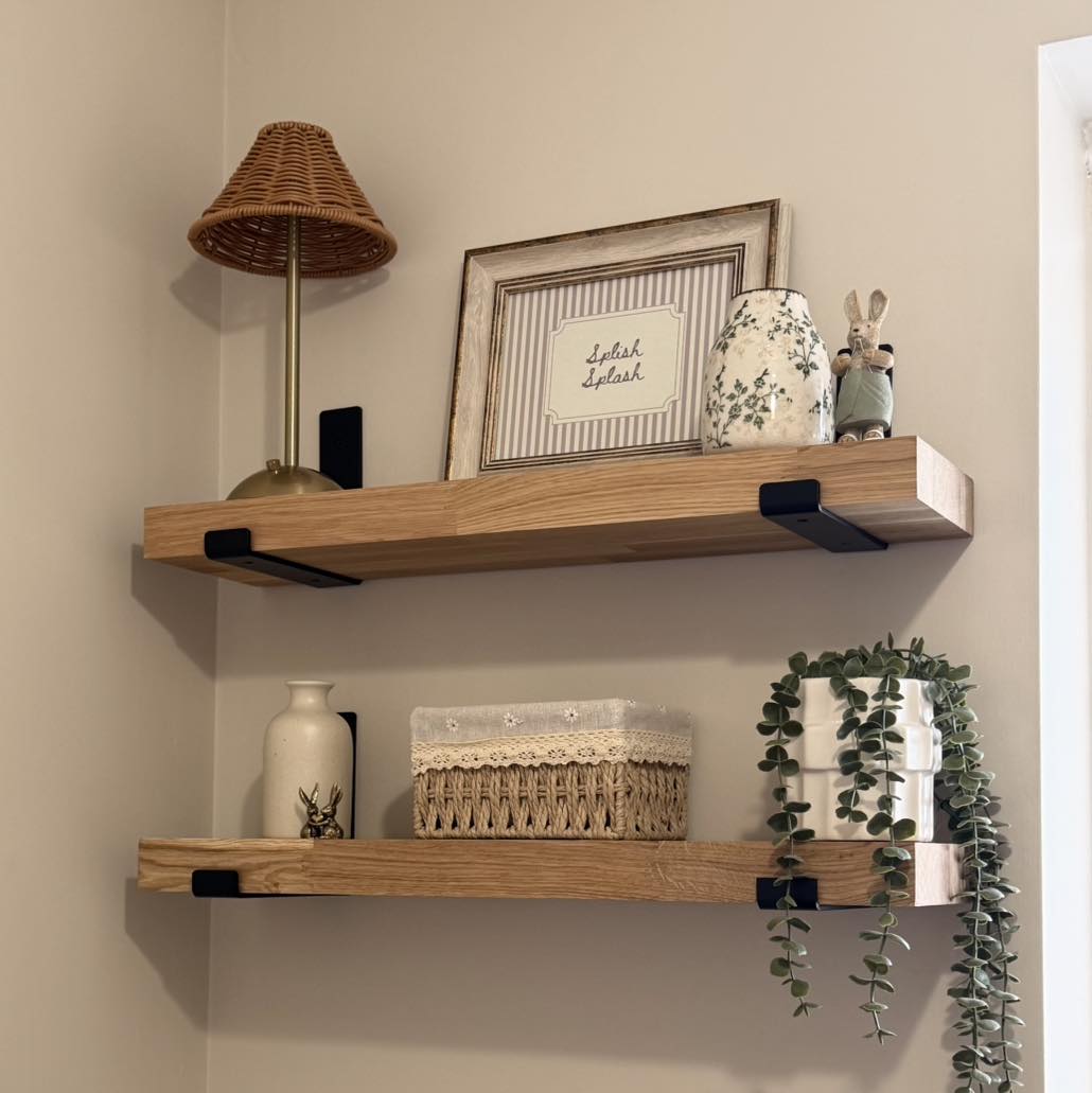 Charming rustic shelf decor for cozy spaces