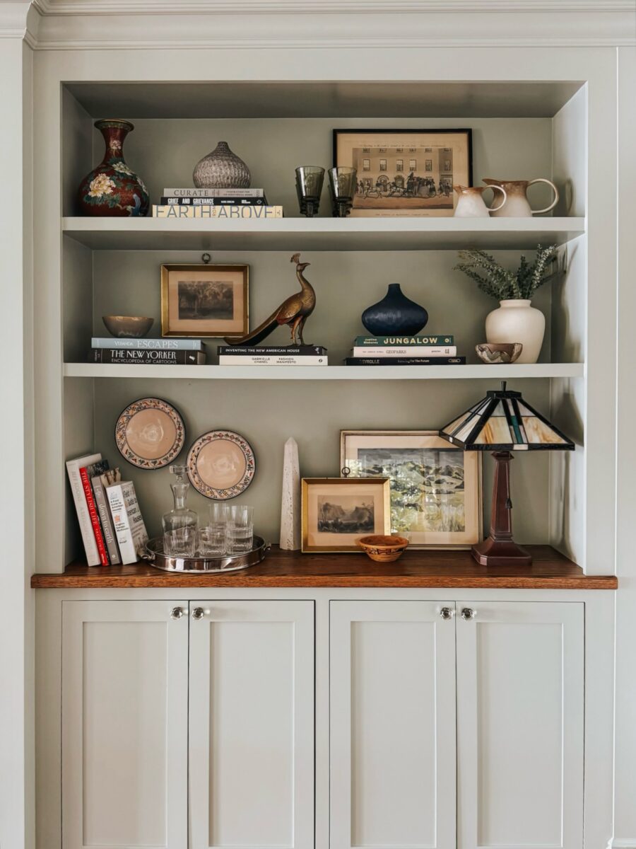 Chic and Cozy Vintage Shelf Arrangement