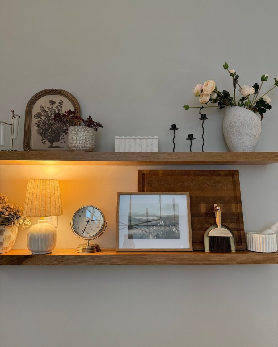 Stylish shelf decor for cozy interiors