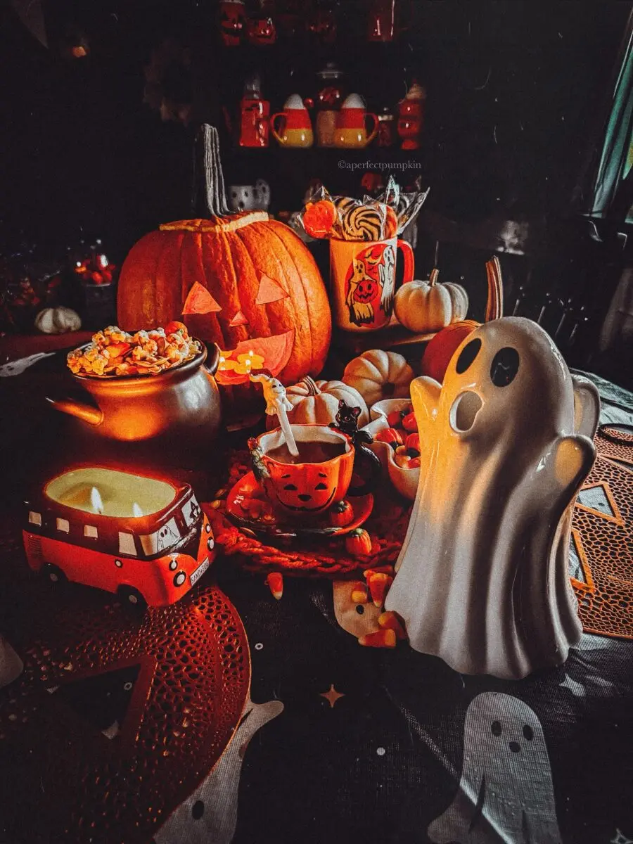 Charming Halloween Table Decor in Warm Hues