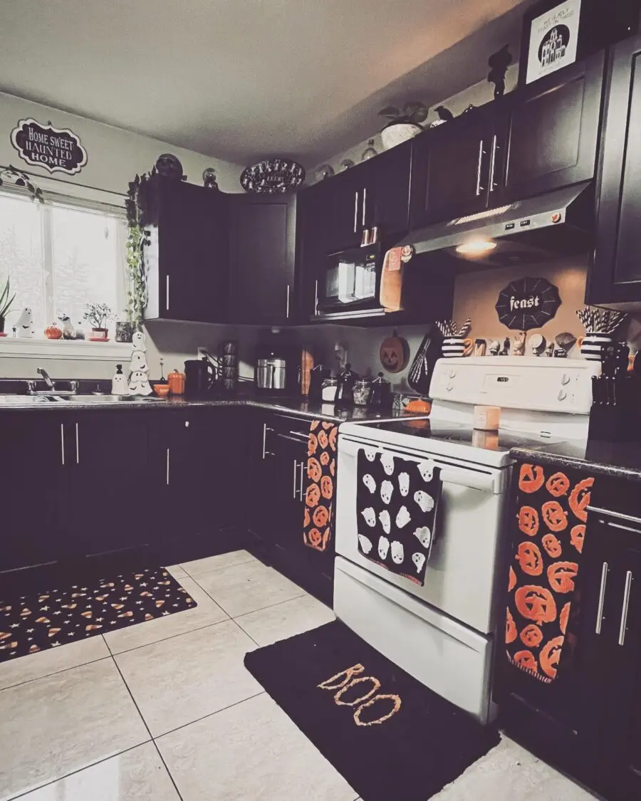 Charming Halloween vibes in the kitchen