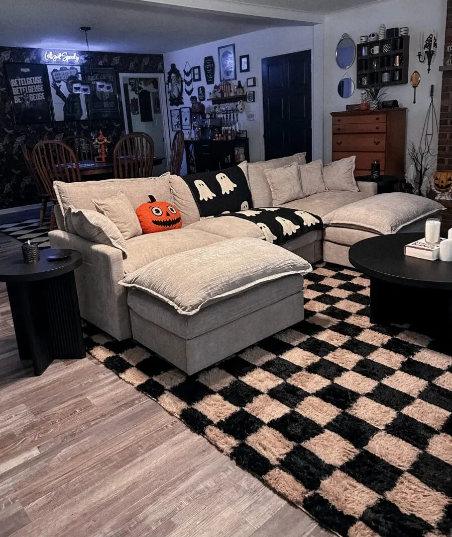 Charming Halloween-inspired living room decor