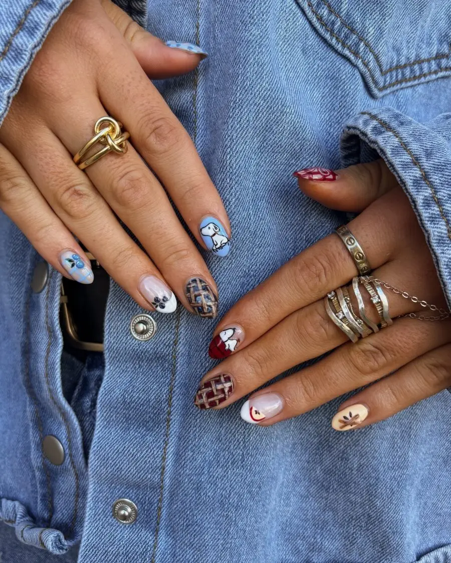 Stylish Thanksgiving-themed nail art design
