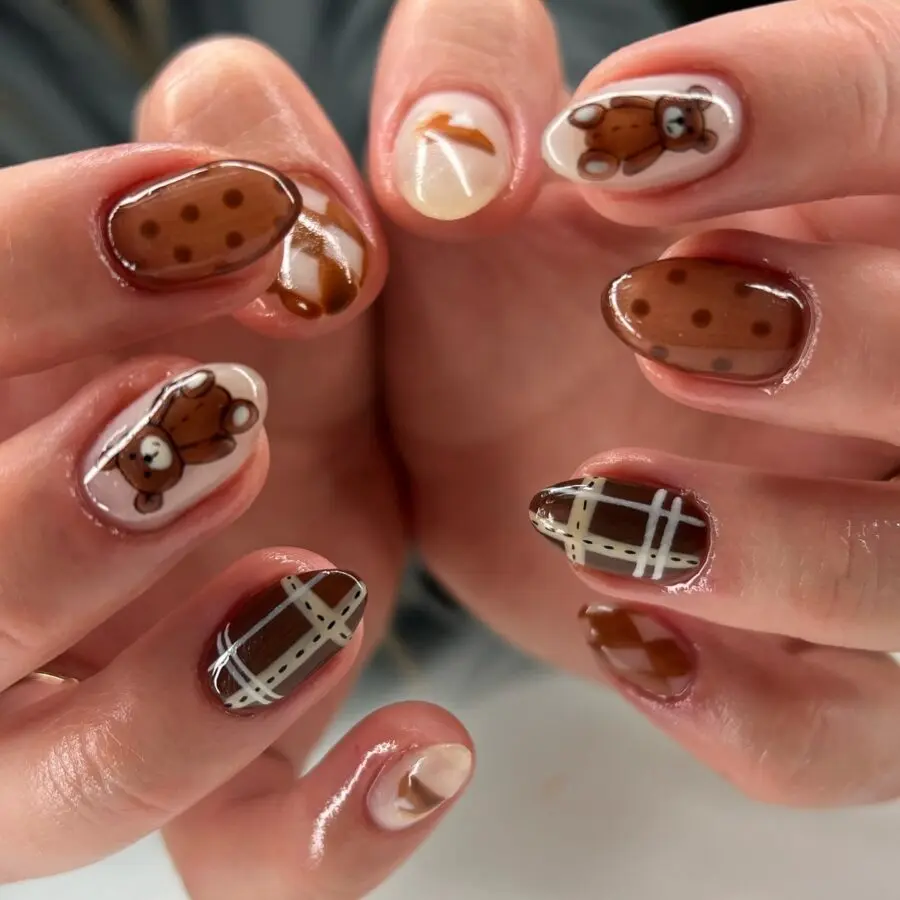 Adorable bear-themed Thanksgiving nail art design