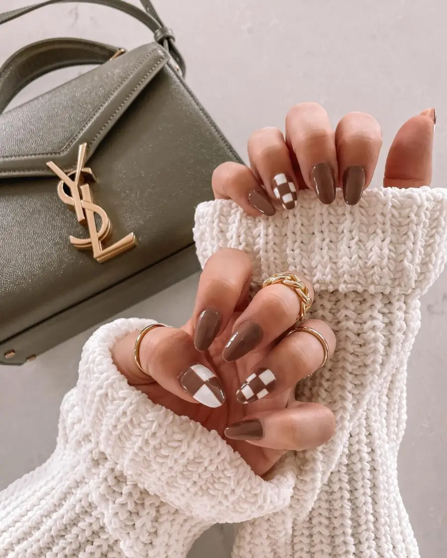 Stylish Thanksgiving Nails with Earthy Tones
