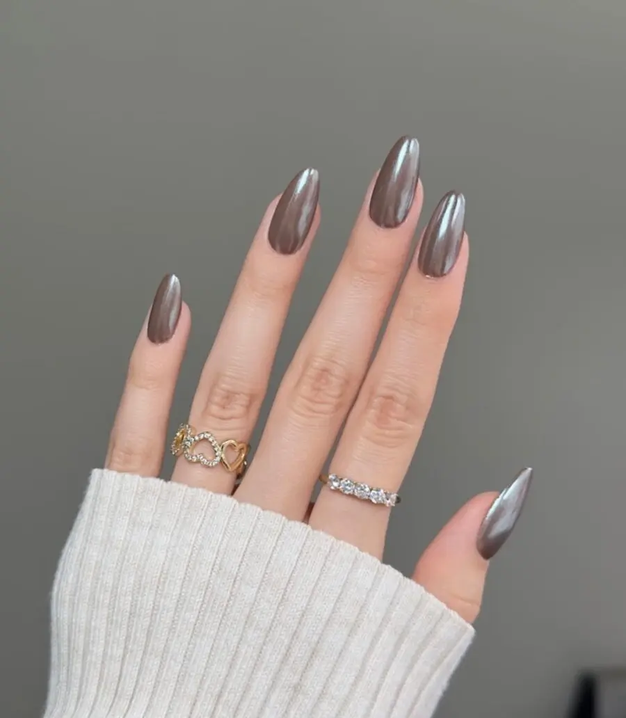 Elegant metallic nails perfect for Thanksgiving vibes