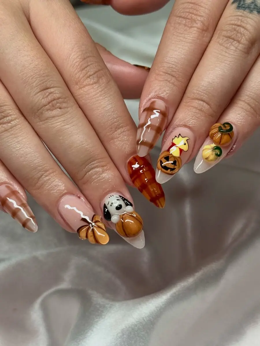 Festive Thanksgiving nails with adorable designs