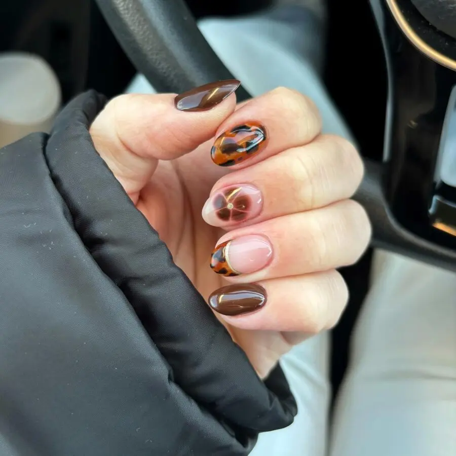 Autumn-Inspired Thanksgiving Nail Art Design