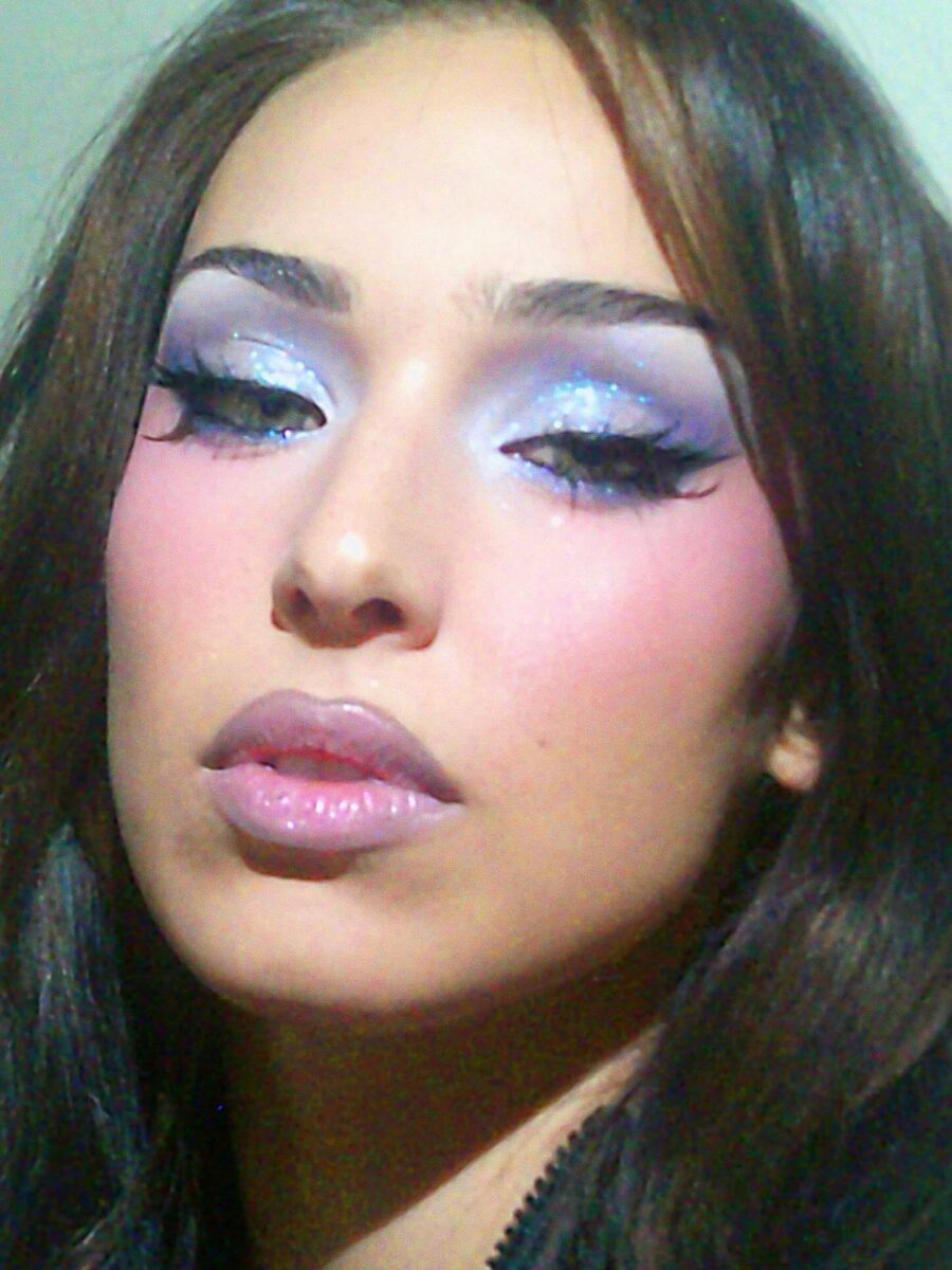 Vibrant Y2K-inspired Glam Makeup Look