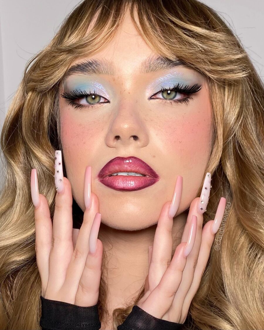 Glittery Y2K Makeup with Bold Pink Lips