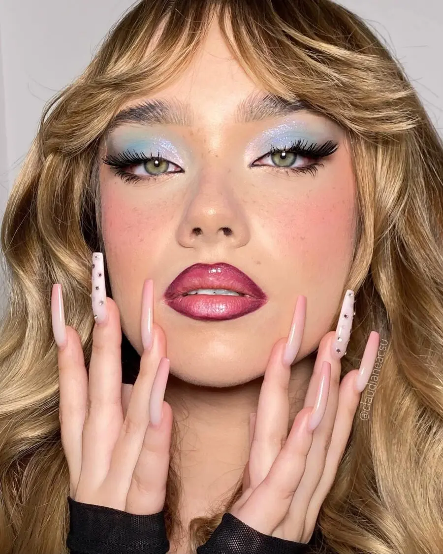 Glittery Y2K Makeup with Bold Pink Lips