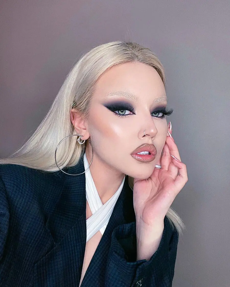 Dramatic Y2K Makeup with Bold Features
