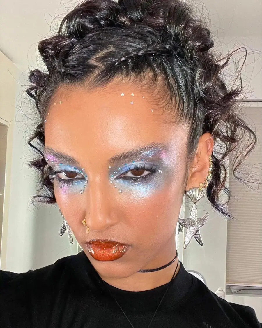 Vibrant Y2K-Inspired Shimmering Makeup Look