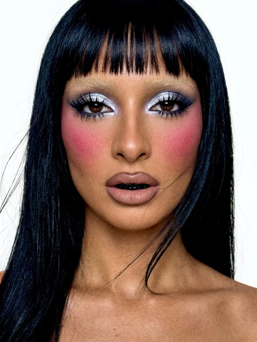 Bold and vibrant Y2K makeup vibes