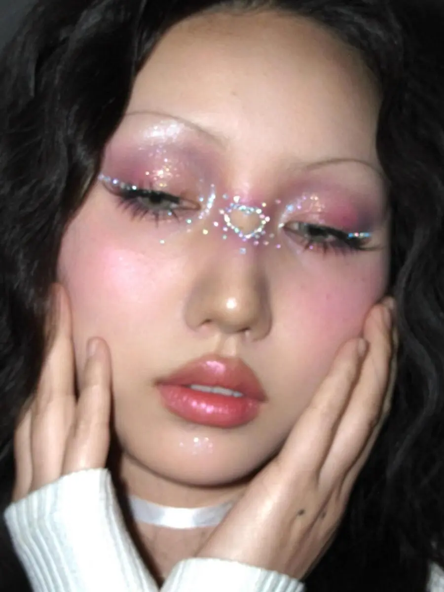 Pastel Glitter Makeup Inspired by Y2K Trends
