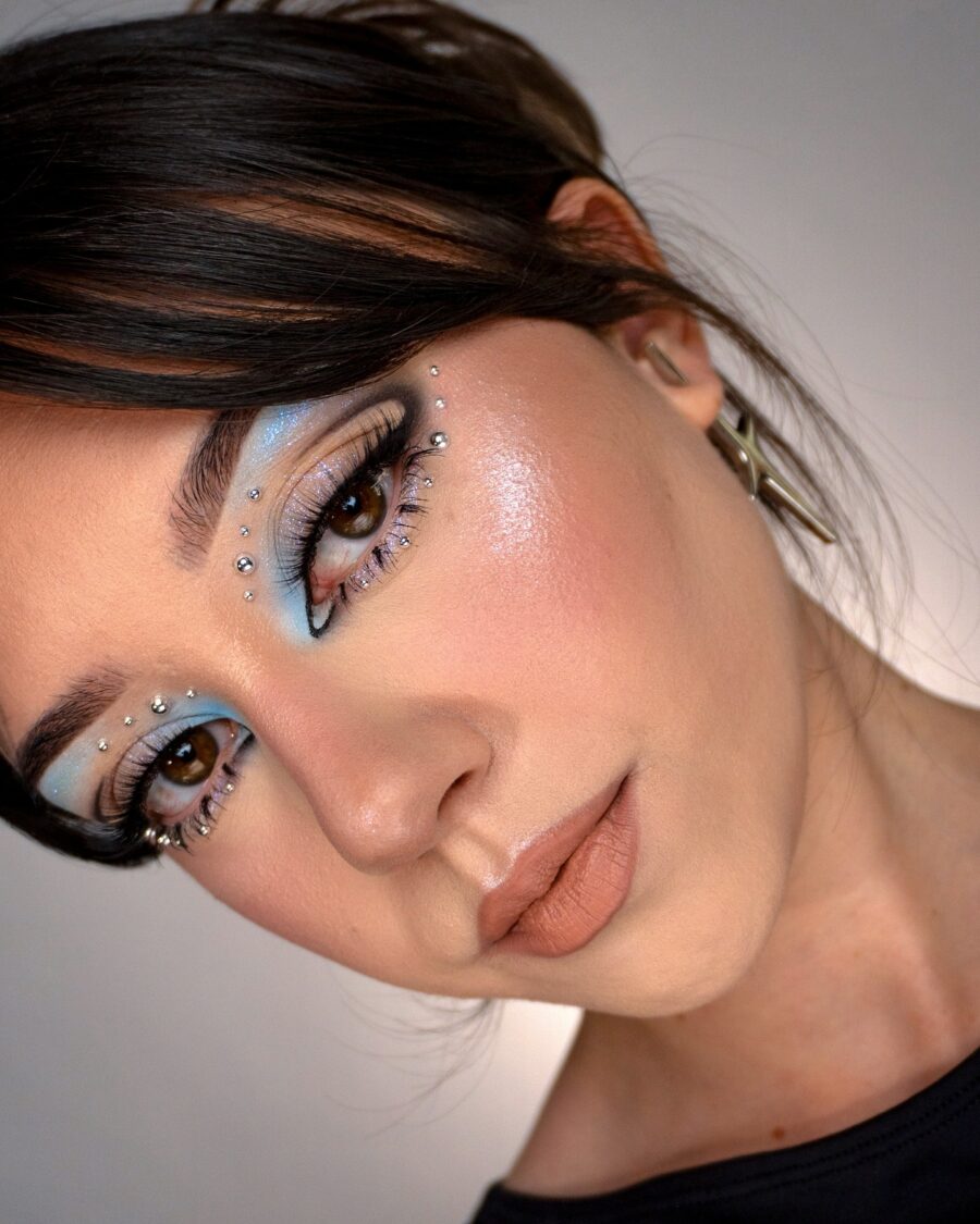 Glimmering Y2K-inspired eye makeup look