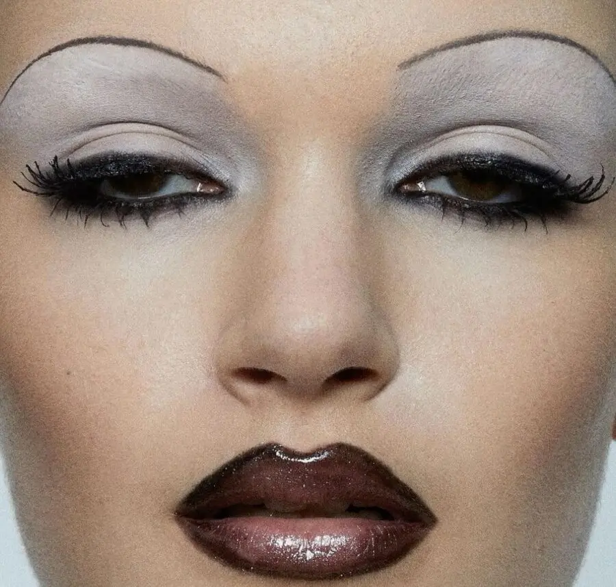 Edgy Y2K makeup with bold glossy lips