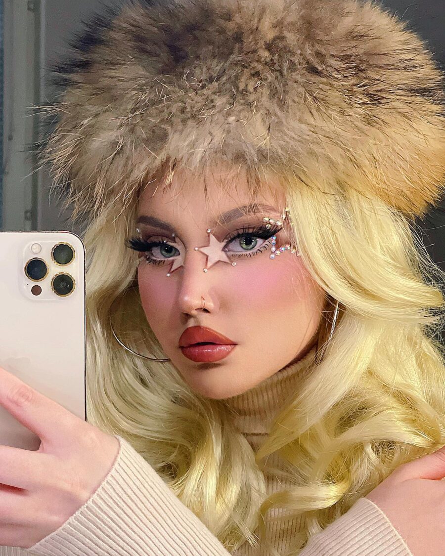 Dramatic Y2K-inspired makeup with star accents